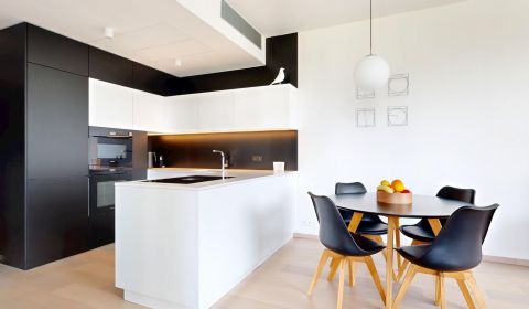 Kaufen 3-Zimmer-Wohnung, 3-Zimmer-Wohnung, Továrenská, Bratislava - St