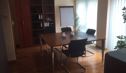 Prenajom kancelárií, Ventúrska, Staré mesto, 97m2, 1 000,-€ plus dph