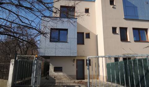 Einfamilienhaus, Jurská, zu vermieten, Bratislava - Nové Mesto, Slowak