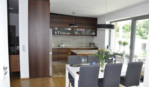 5+ Zimmer Wohnung, Kráľovské údolie, zu vermieten, Bratislava - Staré
