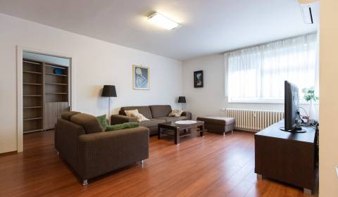 Mieten 4-Zimmer-Wohnung, 4-Zimmer-Wohnung, Martinengova, Bratislava - 