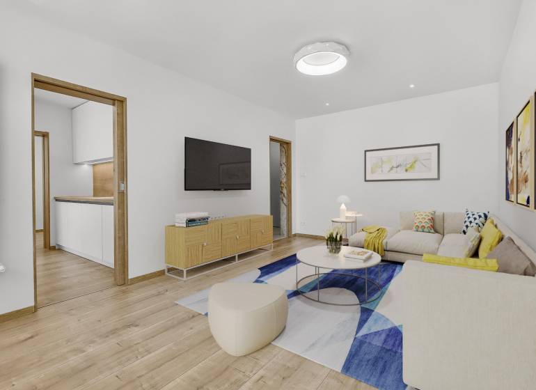 Wohnzimmer mit Sofa, Bildern und Fernseher in einer 4-Zimmer-Wohnung.