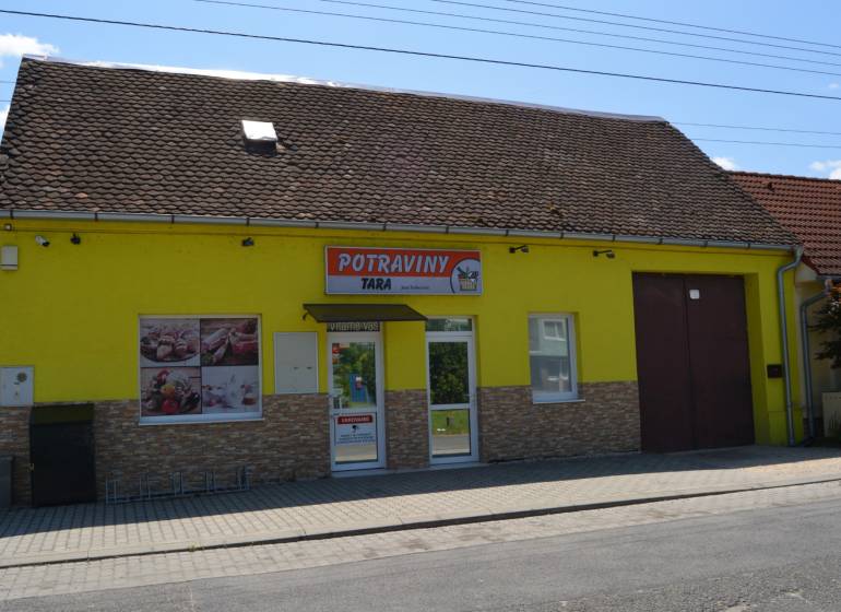 Geschäftsräume in Borský Svätý Jur mit der Aufschrift 