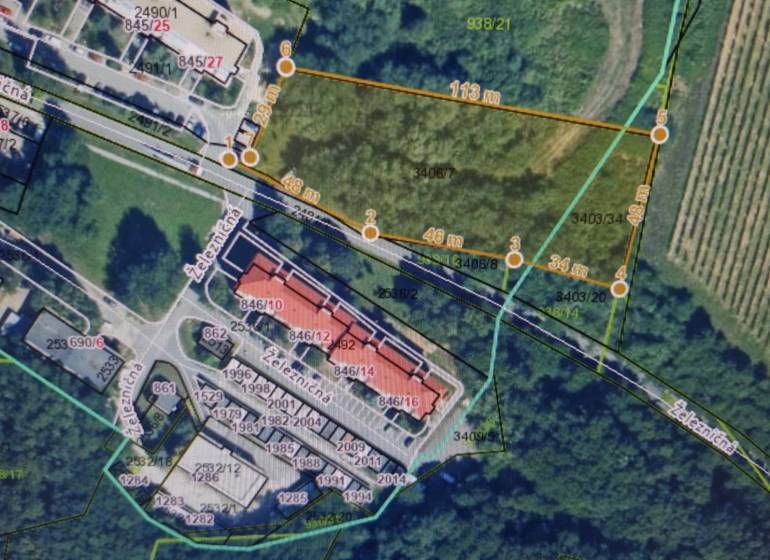 Luftaufnahme von Grundstücken - Gewerbe an der Eisenbahnstraße in der Stadt Veľký Krtíš.