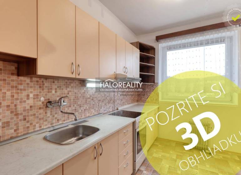 Küche einer 3-Zimmer-Wohnung mit leichten Möbeln und Mosaikfliesen.