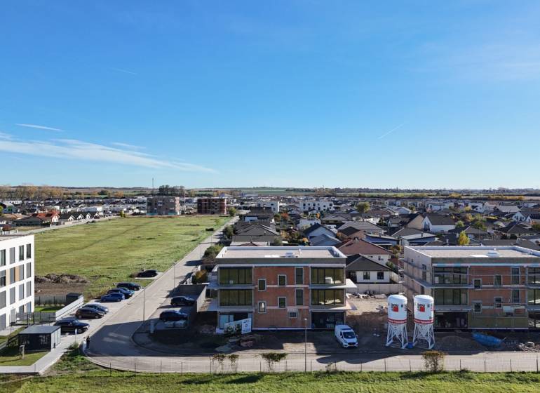 Neubauten in der Dúhová-Straße in Slovenský Grob bieten komfortable 3-Zimmer-Wohnungen an.