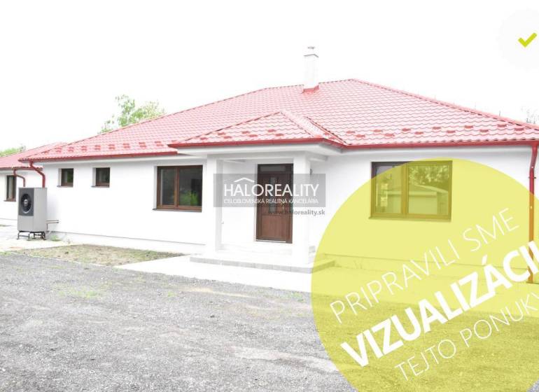 Einfamilienhaus in Závod mit rotem Dach und weißer Fassade.