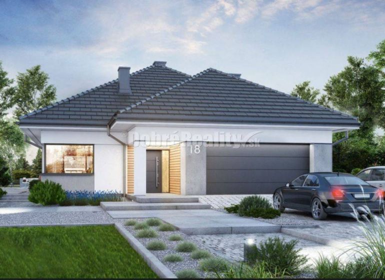 Ein Einfamilienhaus in Hurbanovo mit Garage und Garten, umgeben von Grünflächen und einer Zufahrtsstraße.
