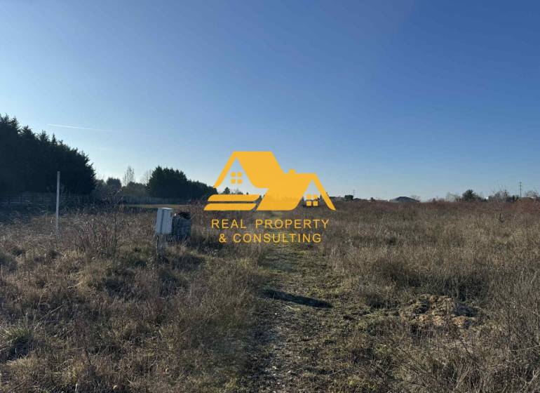 Grundstück - Wohnen in Nové Zámky in der Straße Nové Zámky, mit freier Natur und Vegetation.