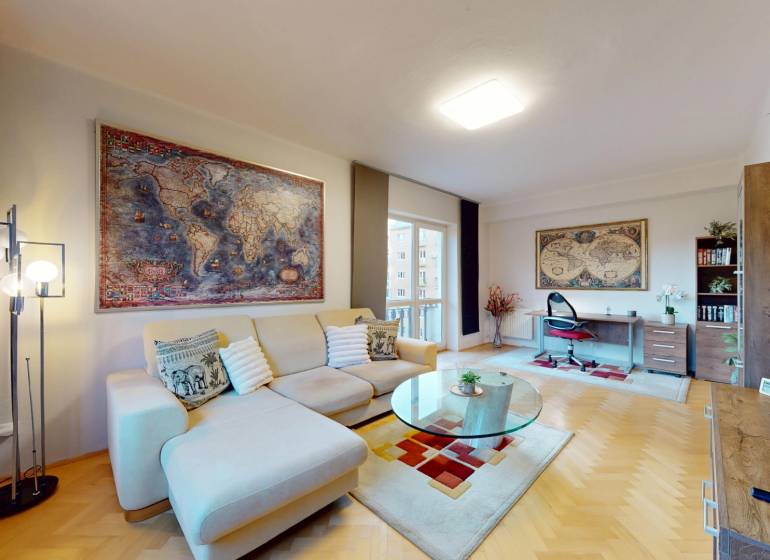 Prenájom kompletne zariadeného 2i bytu s oddelenou kuchyňou, 2 balkónmi a pivnicou na Krížnej ul. v Starom Meste