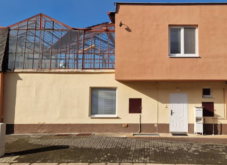 Einfamilienhaus zum Verkauf mit Glaskonstruktion in der Laborecká-Straße in Spišská Nová Ves.