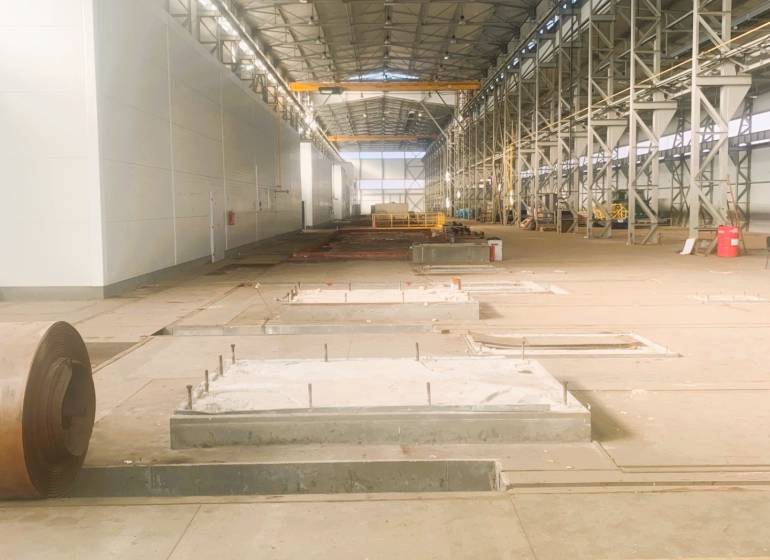 Produktionsräume mit hoher Decke und Metallkonstruktion, Dobšiná.