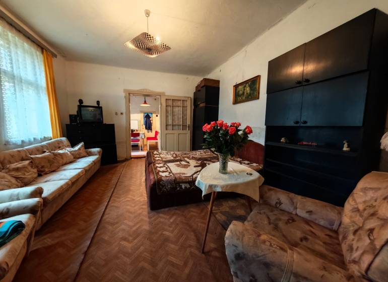 Danubioreal - realitna kancelária, Ing. Irena Petrovicsová, na predaj rodinný dom v Komárne , eladó családi ház 2.jpg