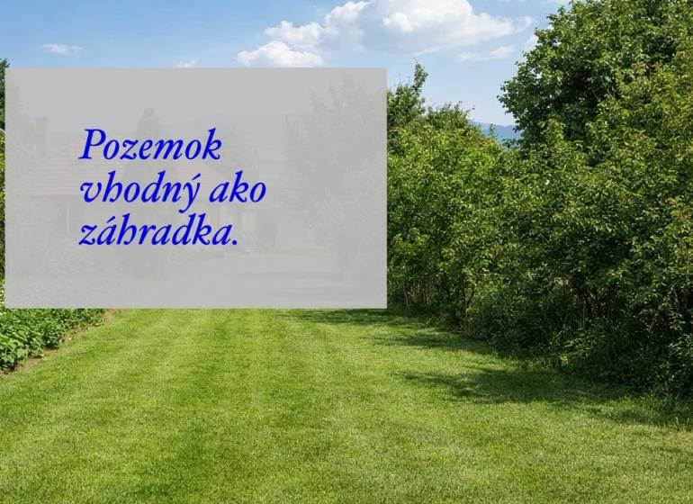 Rasen mit Bäumen in den Gärten von Ludanice, ideales Grundstück für den Anbau.