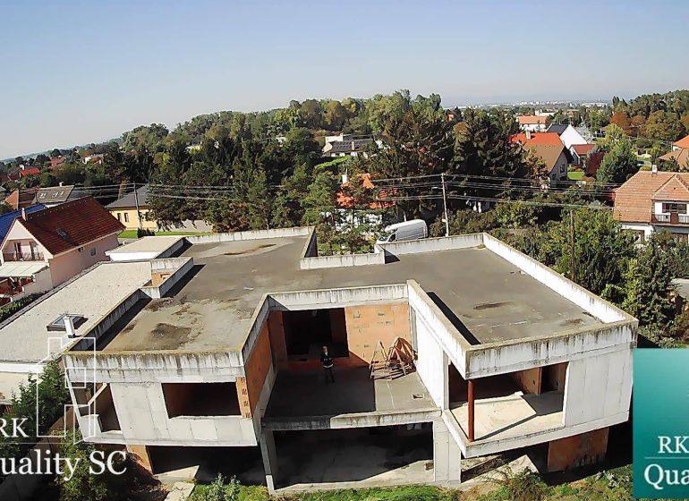 Bau eines Einfamilienhauses in Kráľová pri Senci in der Záhumenská-Straße mit Gärten.