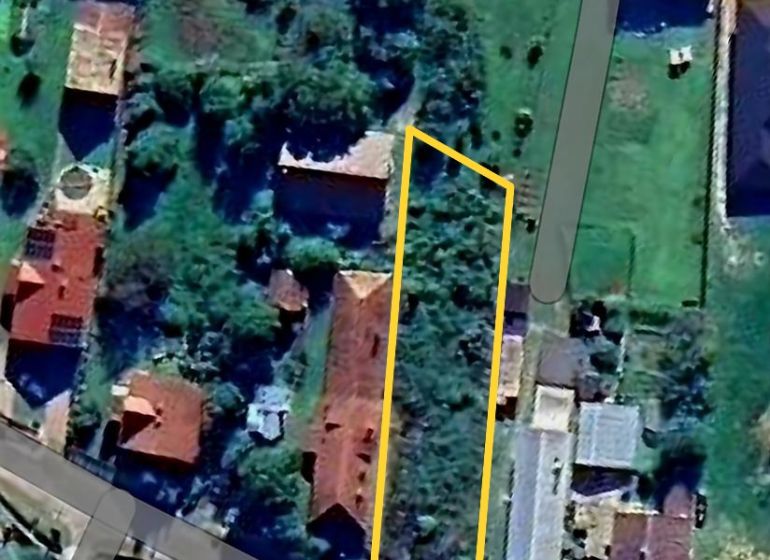 Luftaufnahme von Grundstücken - Wohnen in der Štúrova-Straße in Nitrianske Rudno.