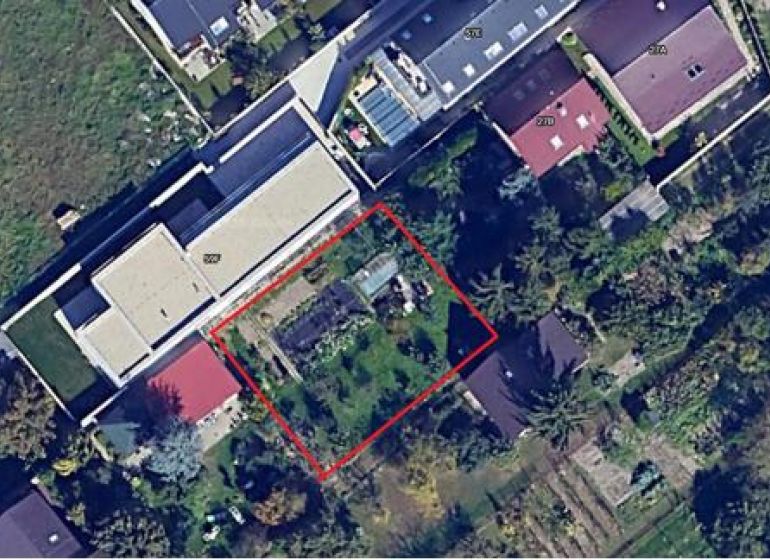 Luftaufnahme des Baugrundstücks für Wohnzwecke in der Hrušovská in Bratislava, Vrakuňa.