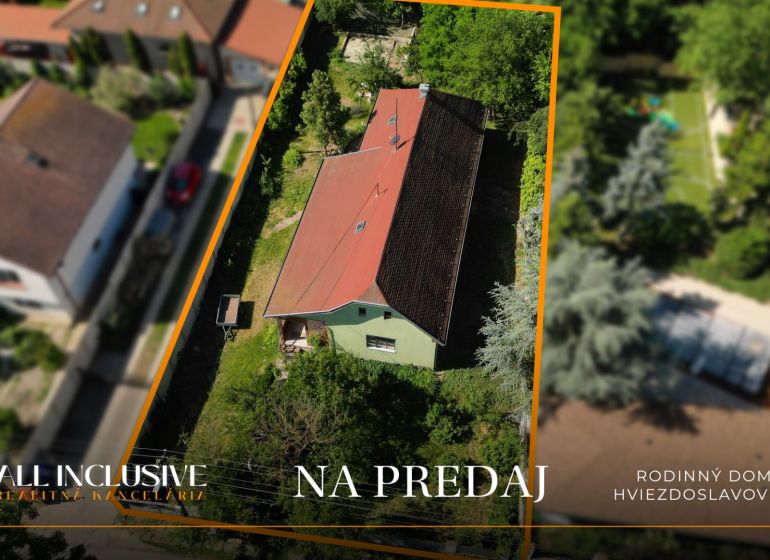 Luftaufnahme eines Einfamilienhauses in Hviezdoslavov, umgeben von Grünflächen und einem Garten.
