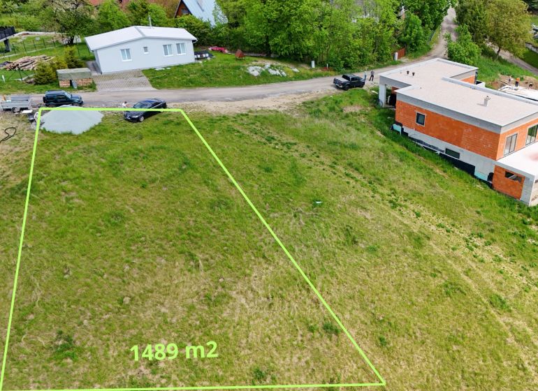 Grundstücke - Wohnen in Turčianske Jaseno, 1489 m² an der Straße zwischen Einfamilienhäusern.