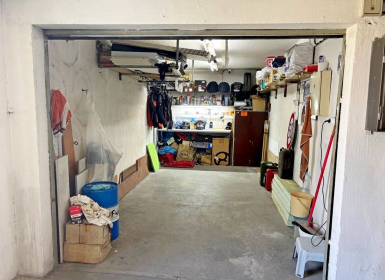 Garagen mit Ausstattung und Stauraum in der Lotyšská-Straße, Bratislava - Podunajské Biskupice.