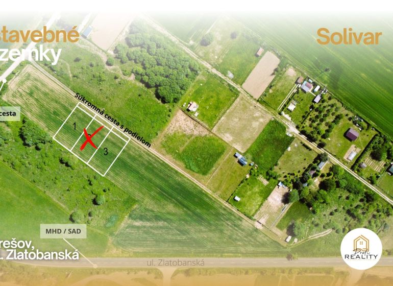 Grundstücke für Wohnzwecke in der Zlatobanská-Straße in Prešov, umgeben von Grünflächen und einer Privatstraße.