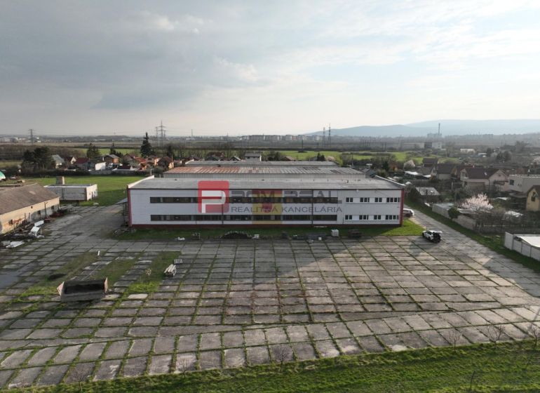 Produktionsräume in der Pezinska-Straße in Vinosady, große befestigte Fläche.
