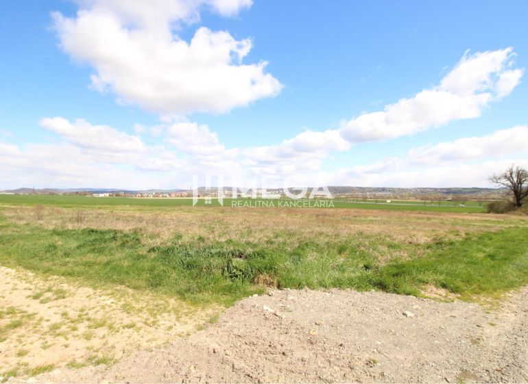 Große Grünflächen in Vranov nad Topľou, geeignet für Wohnbaugrundstücke.