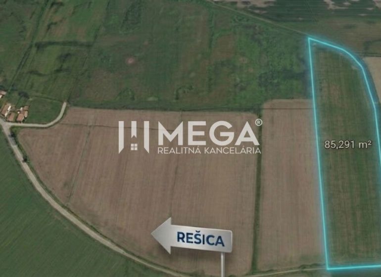 Luftaufnahme eines landwirtschaftlichen Grundstücks in der Umgebung von Rešíc, Besondere Immobilien.