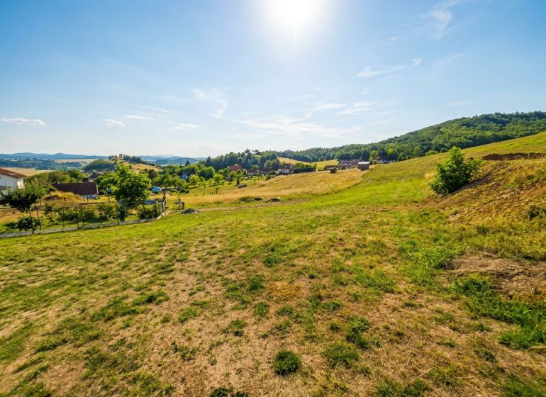 Grundstücke für Wohnzwecke in Podzámčok mit Blick auf die Landschaft und die umliegende Natur.