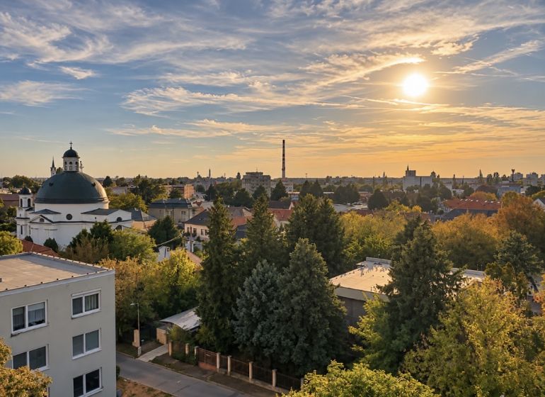 Blick auf Komárno bei Sonnenuntergang, ideal für eine 2-Zimmer-Wohnung.