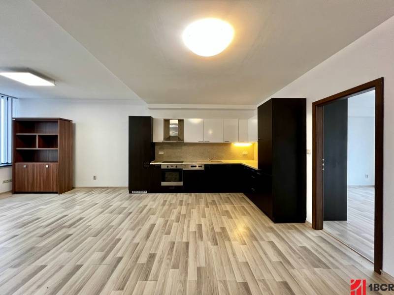 Mieten 4-Zimmer-Wohnung, 4-Zimmer-Wohnung, Dunajská, Bratislava - Star