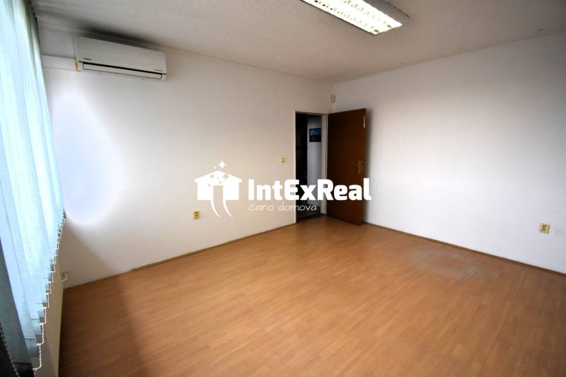 Kancelársky  priestor na prenájom, 14,91 m²,  Galanta, viac na: https://reality.intexreal.sk/