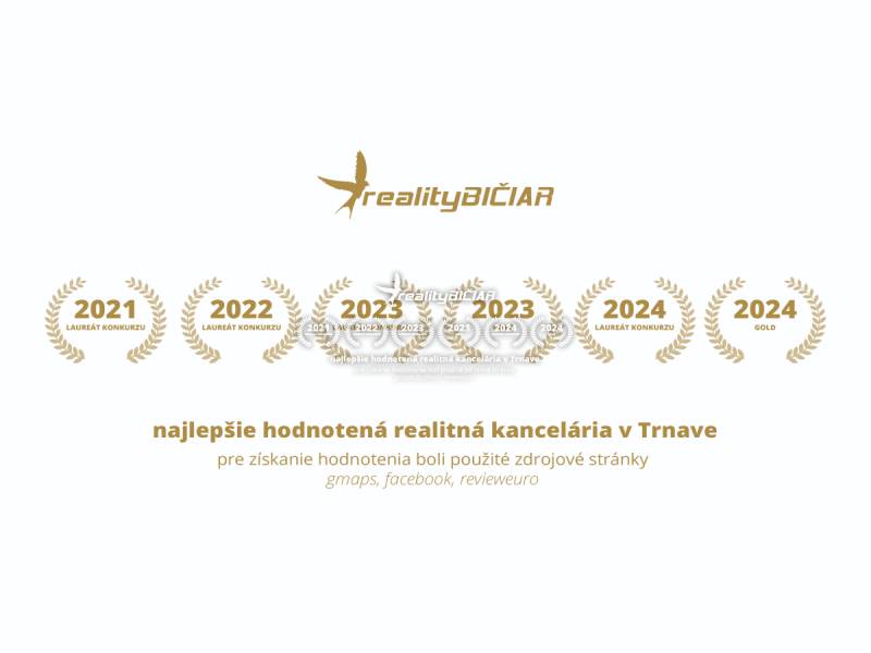 Auszeichnungen für das Immobilienbüro in Trnava für die Jahre 2021-2024 in der Štúrova-Straße.
