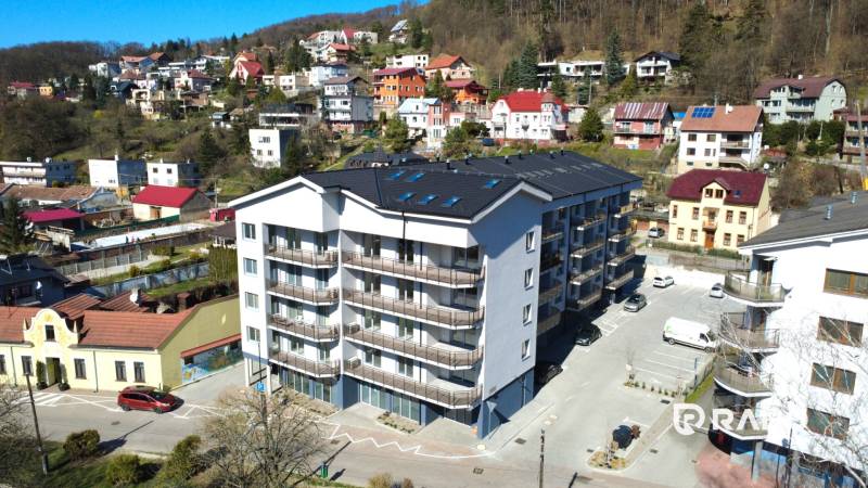 Modernes Wohnhaus in der Nádražná-Straße, in der Nähe der Natur und eine 3-Zimmer-Wohnung.