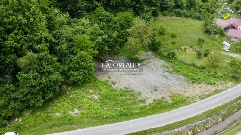 Waldlandschaft in Selce mit Wald und Straße, geeignet für Grundstücke - Wohnen.