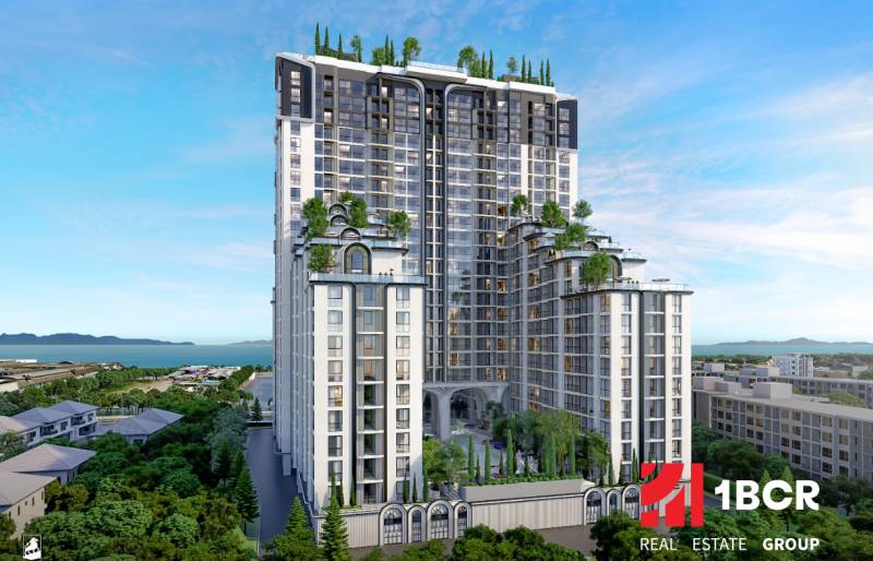 Wohnungsbau in Pattaya mit Meerblick und begrünten Dächern.
