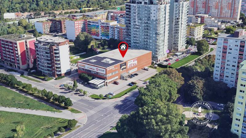 Luftaufnahme von Geschäftsräumen in der Bosákova-Straße in Petržalka, Bratislava.