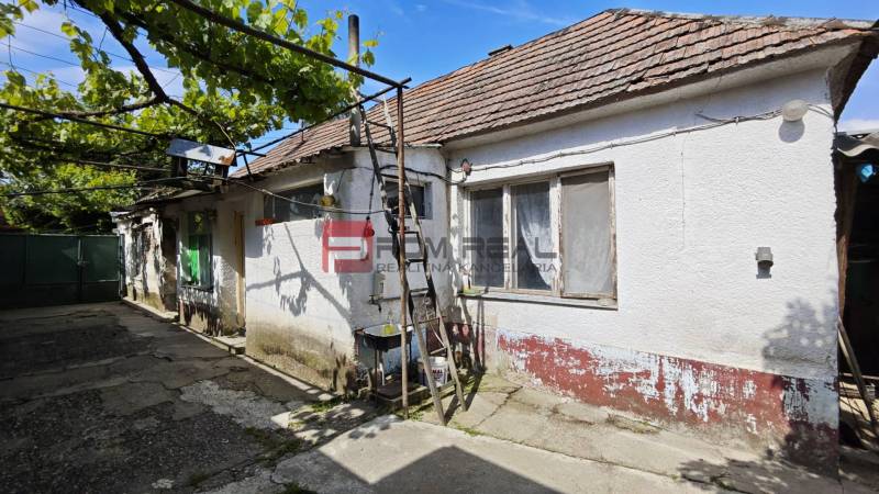Haus zu verkaufen in Dolné Orešany, Zentrum, Baugrundstücke, mit Weinlaube.