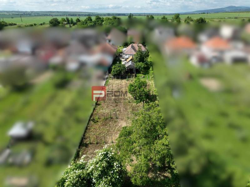 Grundstücke - Wohnen in Dolné Orešany im Zentrum, umgeben von Natur und ländlicher Atmosphäre.