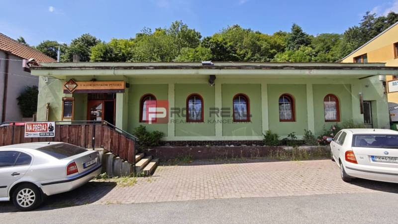Gebäude in Podhradie in Svätý Jur zum Verkauf angeboten, Gastronomieräume.