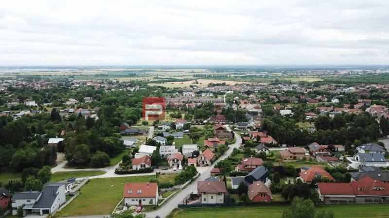 Blick auf das Wohnviertel in Marianka in der Straße Na Tálkoch, Kategorie Grundstücke - Wohnen.