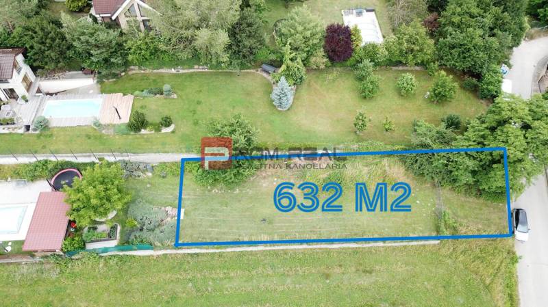 Grundstücke - Wohnen in der Straße Na Tálkoch in Marianka mit einer Fläche von 632 m², Grünfläche.