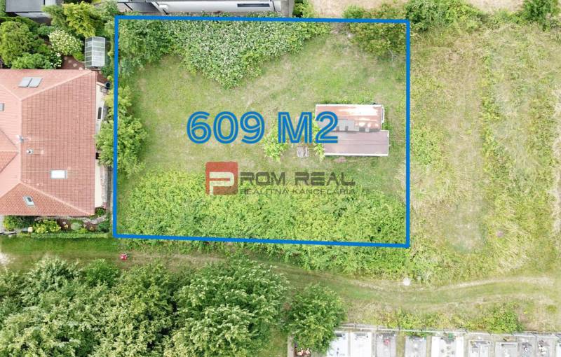 Luftaufnahme eines Wohnbaugrundstücks in Marianka, Na Tálkoch, Fläche 609 m².
