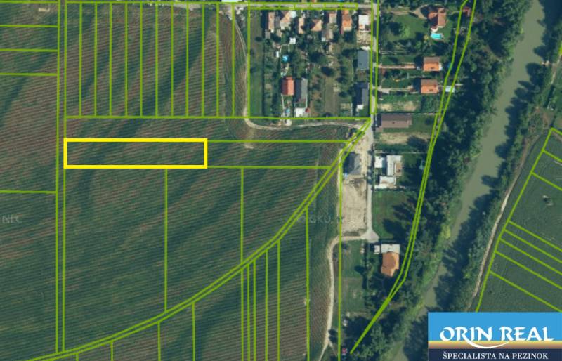 Luftaufnahme von landwirtschaftlichen und forstwirtschaftlichen Grundstücken in der Gemeinde Zálesie, Straße Domky.