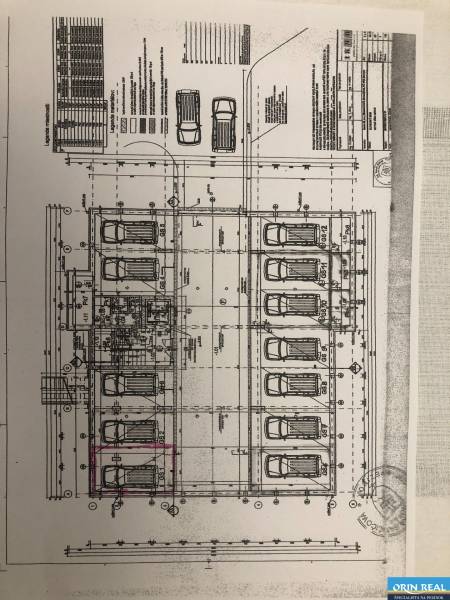 Architektonischer Plan der Garagen in der Rastislavova-Straße in Slovenský Grob zeigt Parkplätze.