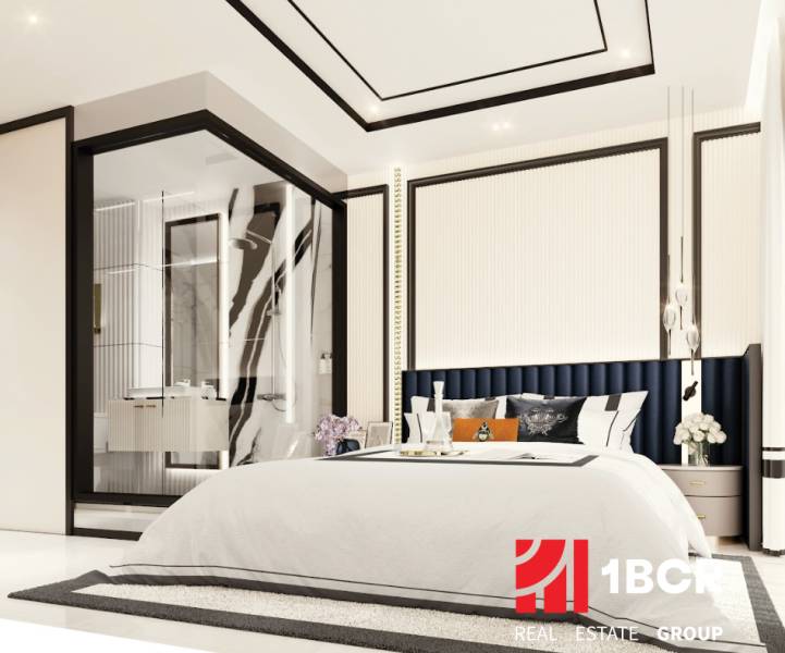 Schlafzimmer in einer 3-Zimmer-Wohnung mit großem Bett und verglastem Badezimmer.