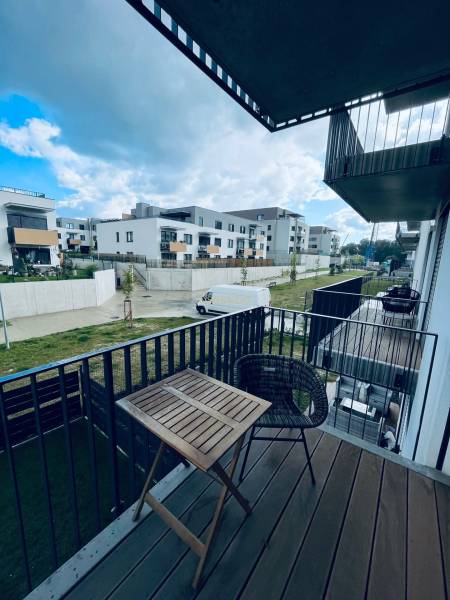 Balkon einer 2-Zimmer-Wohnung in der Ota Halúska Straße in Bratislava - Záhorská Bystrica.