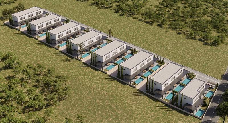 Eine Reihe moderner Ferienhäuser mit Pools in Mandre, umgeben von Grün und Bäumen.