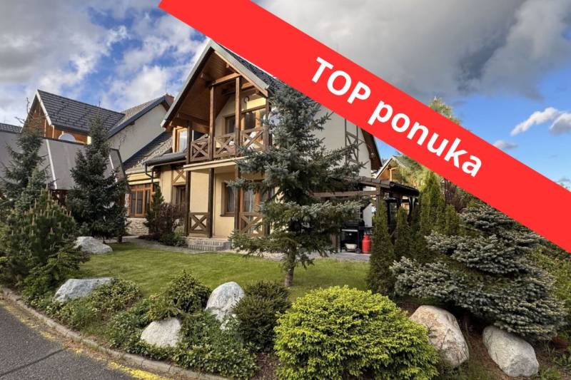 Ein Einfamilienhaus umgeben von Grün in Stará Lesná bietet eine 3-Zimmer-Wohnung an.