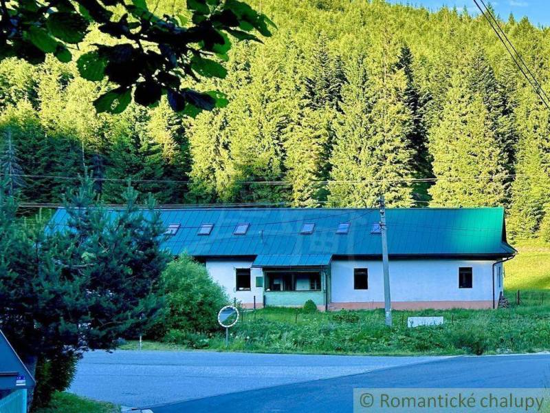 Ein Einfamilienhaus in der Nähe von Spišská Nová Ves, eingebettet in das malerische Grün des Waldes.